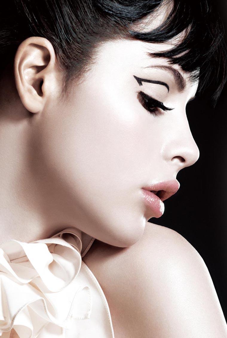 抛掉美瞳和浓眼妆，换上清新眼妆撩到会长大人不是梦想哦！