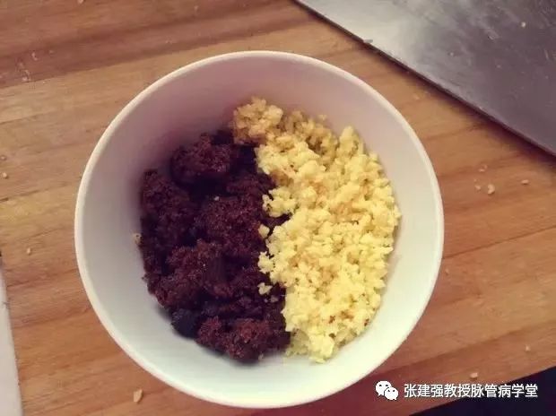 「杏林微科普」暴雨天，外出蹚水淋雨，小心得了脉管炎！