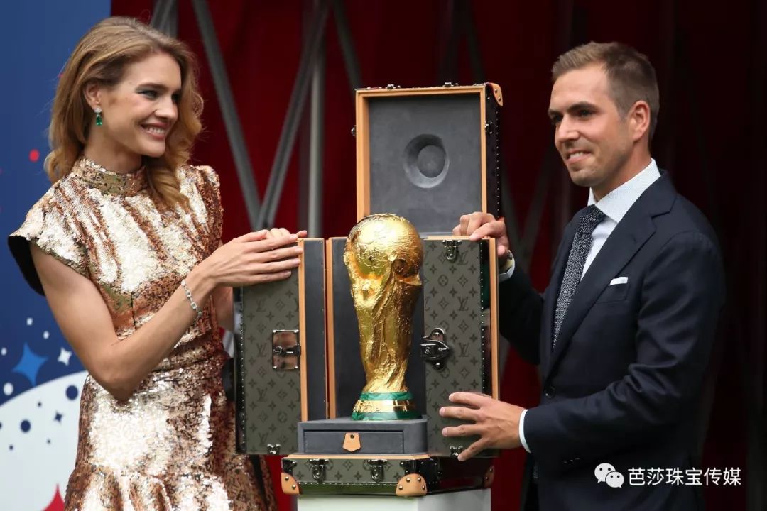 大力神杯丢失之谜,大力神杯上的祖母绿