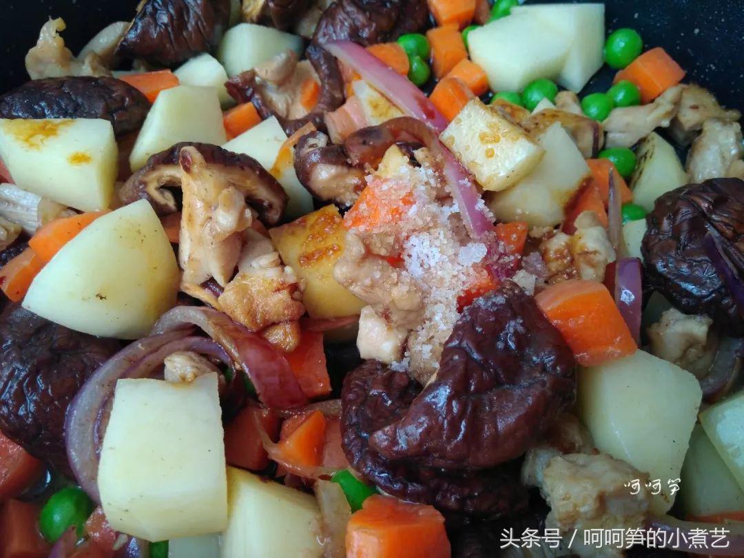 板栗土豆胡萝卜香菇焖鸡的做法,用电饭锅做的香菇焖饭