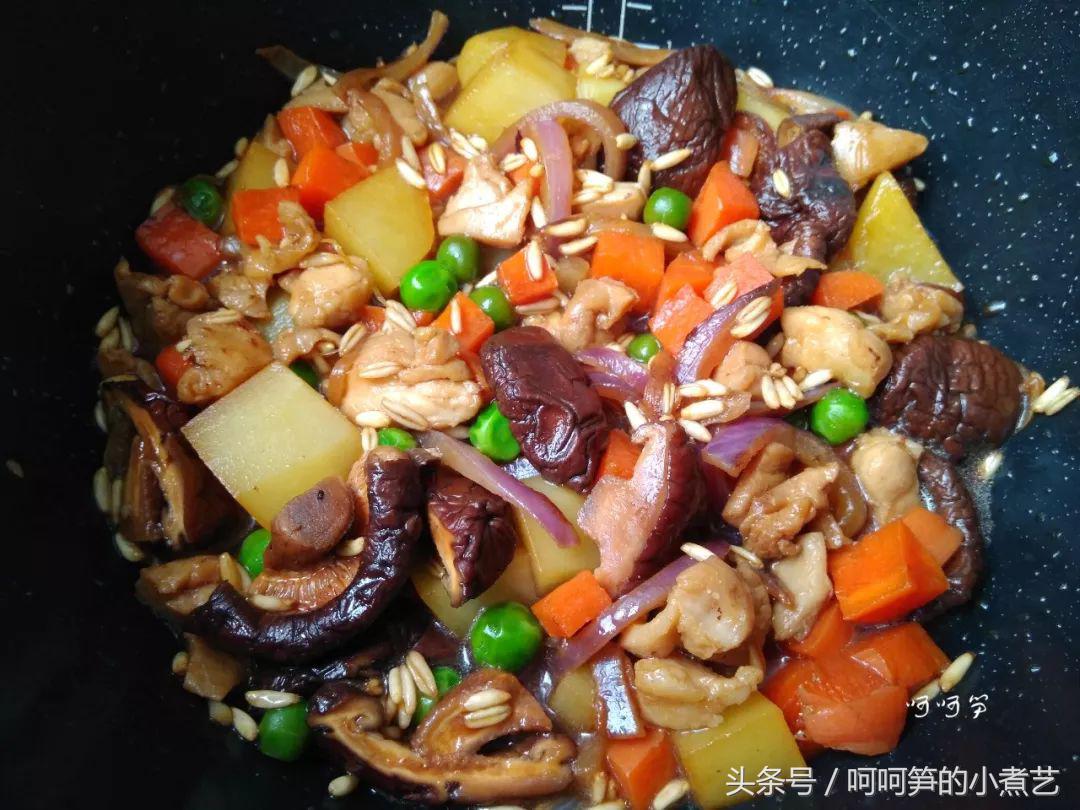 板栗土豆胡萝卜香菇焖鸡的做法,用电饭锅做的香菇焖饭