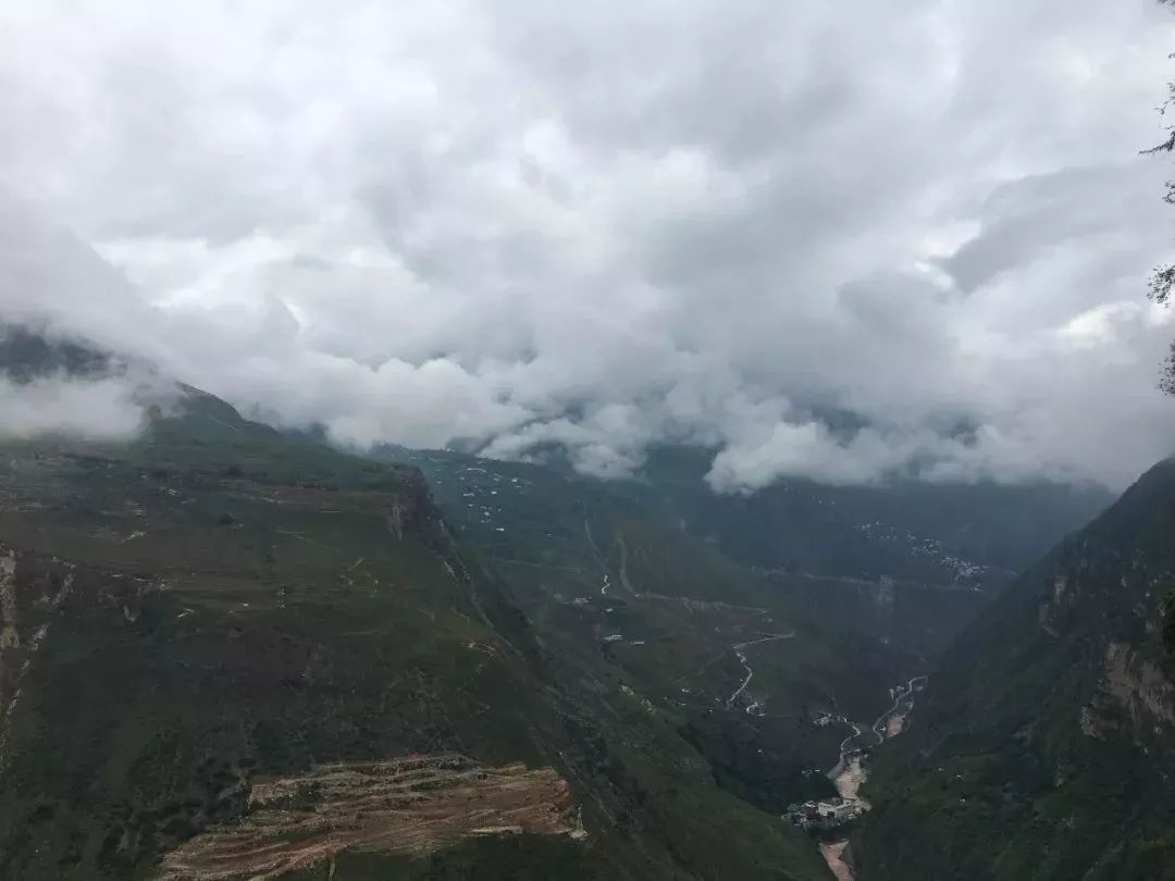 10秒视频50w+*放播**！“悬崖村”留守青年成网红，收入好过打工