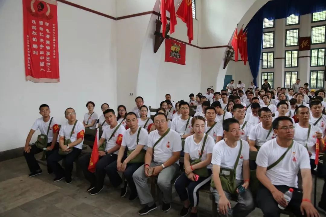 鍏ㄤ綋鍏氬憳璧村欢瀹夌孩鑹查潻鍛芥牴鎹湴,涓冨崄鍚嶅厷鍛橀綈鑱氱孩鑹叉牴鎹湴