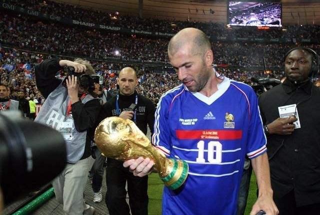 2017世界最强的11名足球运动员,谁是足球史上最伟大的6号