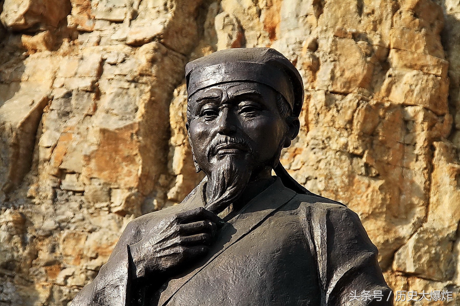 罗贯中是元末明初的小说家吗,罗贯中是明朝哪个皇帝