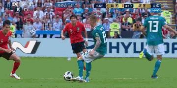 世界杯爆笑瞬间！火星回来的拉莫斯，再也不想和某人看球的外星人