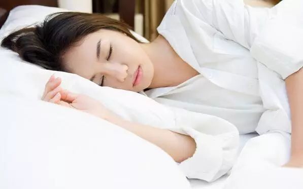 皮肤泛黄是什么原因怎么改善,皮肤发黄怎样祛黄