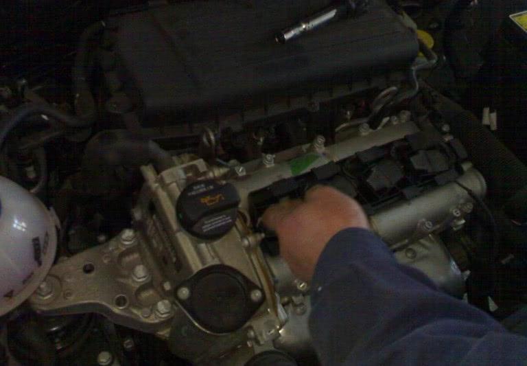 发动机水温太高报警了咋办?只要使出这3招,温度立刻降下来