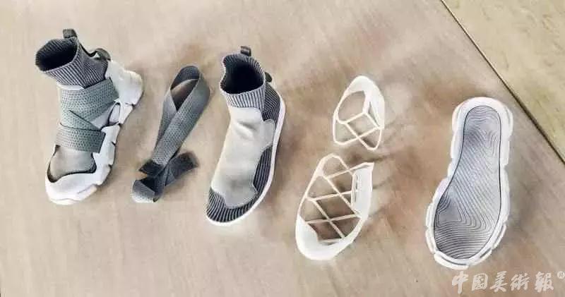 李宁拿大哥大短袖,2018年李宁纽约时装周