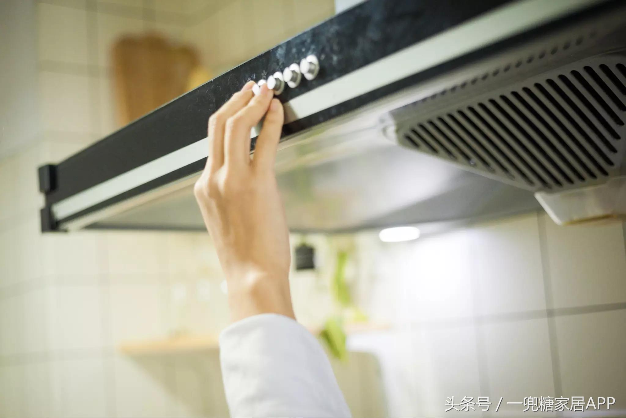 手指褪皮，用坏6对手套，90后美女爆改破旧公寓，是我小瞧你了！