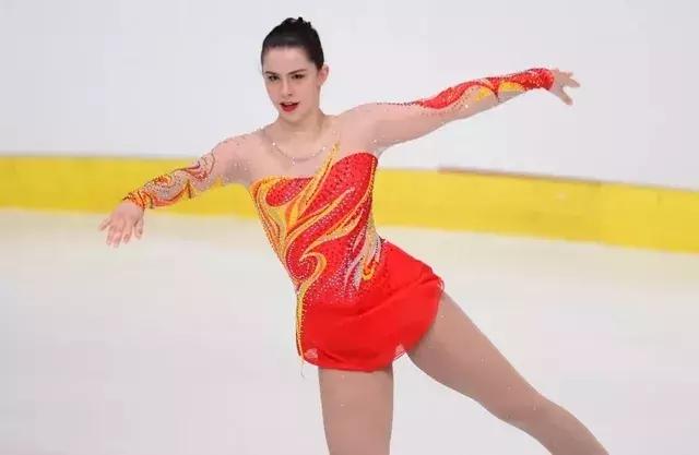 克罗地亚女总统抢镜,克罗地亚女总统早期泳装秀