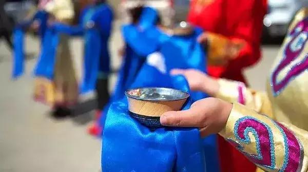 专列开向正北方，健康老人相聚呼伦贝尔草原，河南多地均可上下客