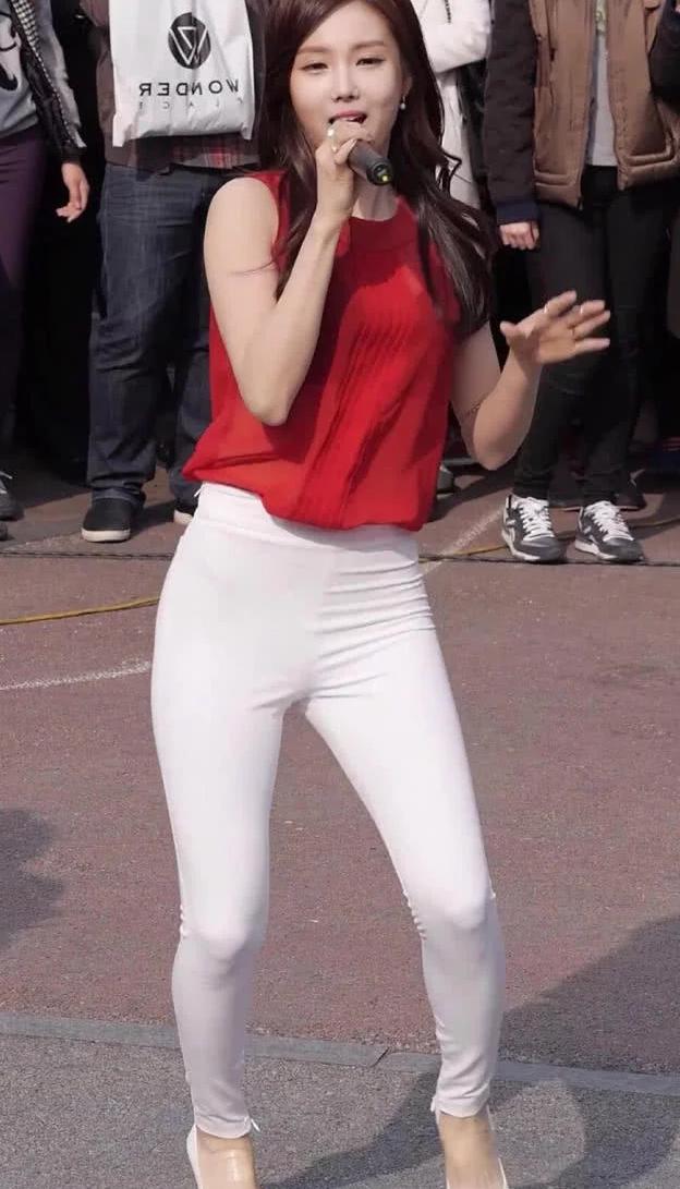 韩国美女热舞穿搭,韩国美女穿牛仔裤跳舞的搭配