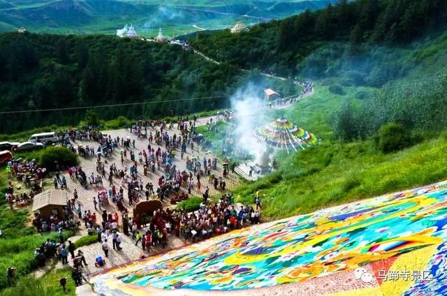 塔尔寺的晒佛节,一年一度的晒佛节