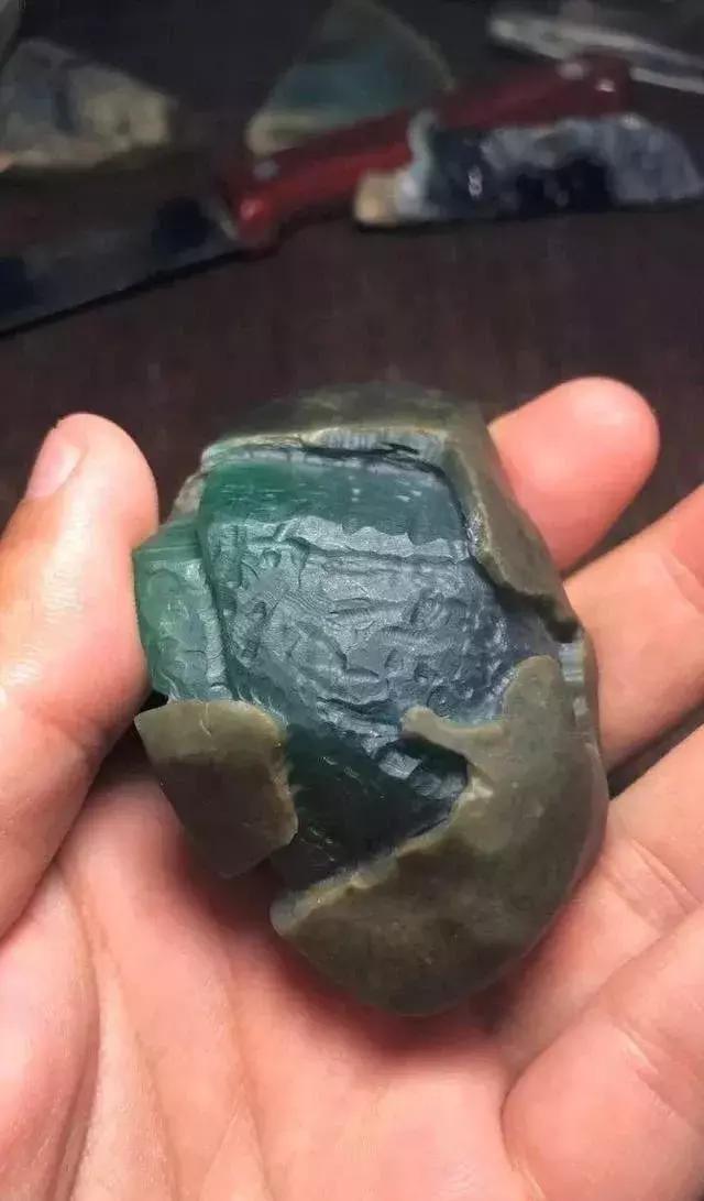 什么样的翡翠原石容易出极品高货,什么样的翡翠原石出冰种