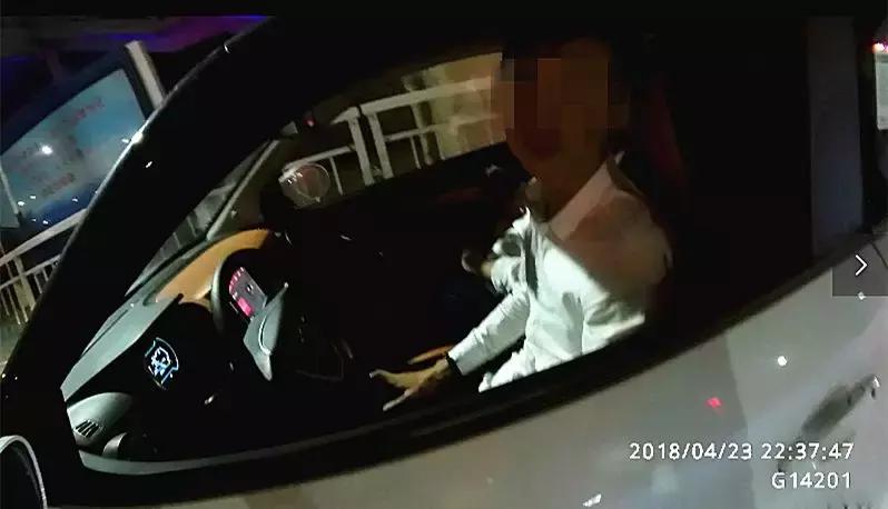 无证驾驶开共享汽车行吗,珠海无证驾驶男孩