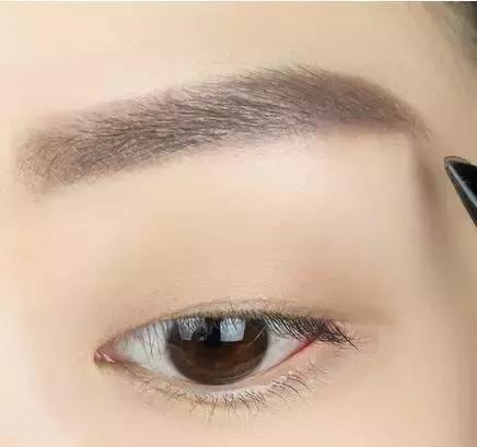 单眼皮适合的画眼线方法,单眼皮不同眼型怎么画眼线