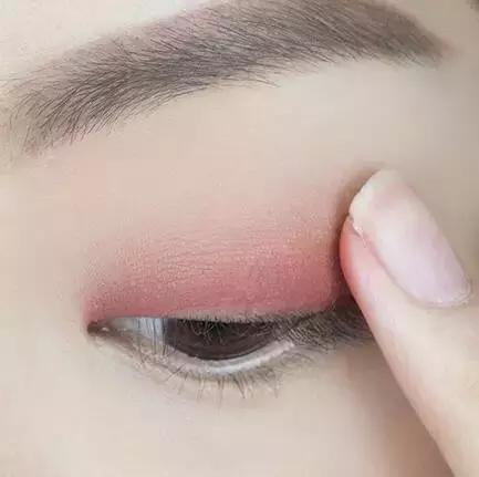 单眼皮适合的画眼线方法,单眼皮不同眼型怎么画眼线