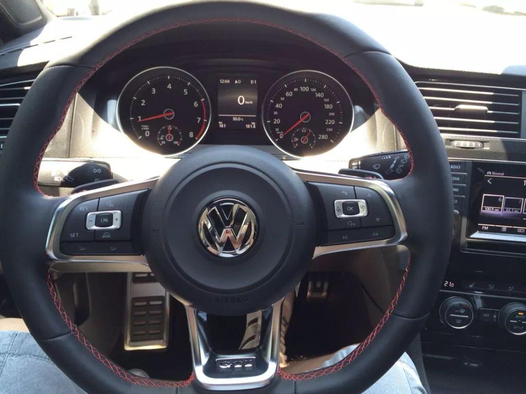 方向盘卡死后自动恢复,方向盘卡死打不动是什么原因