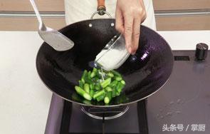 清炒青芦笋做法简单又好吃,清炒芦笋的做法大全家常窍门