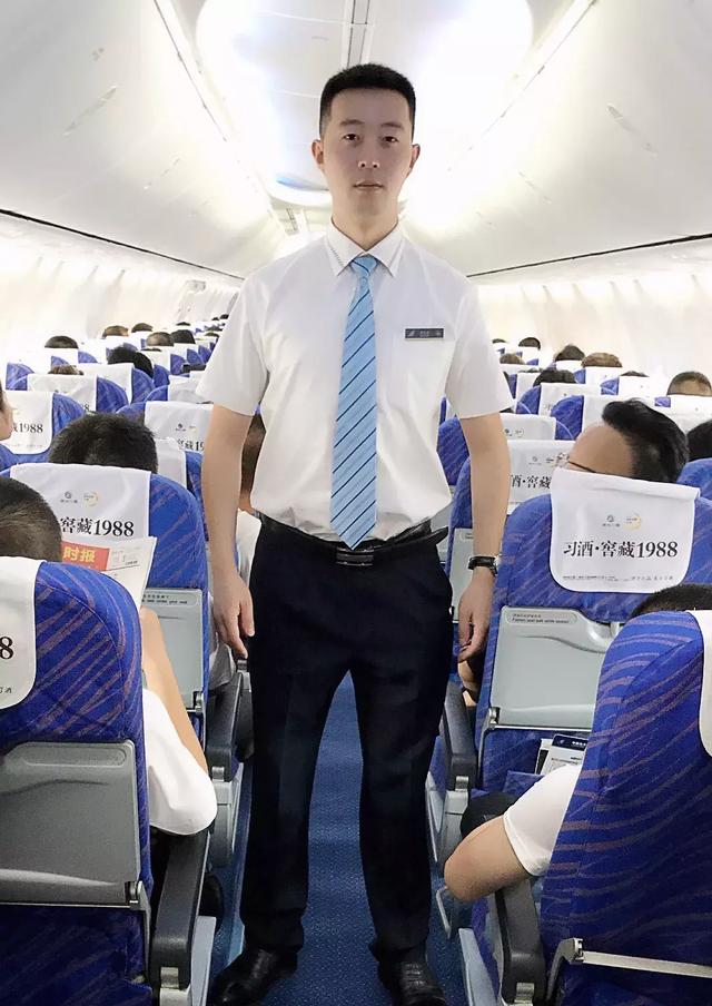 空姐日志:航班上偶遇为“大头儿子”传递爱