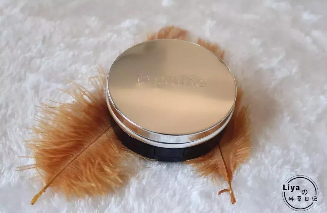 用着两三千一套的护肤品,用着8000一套的护肤品