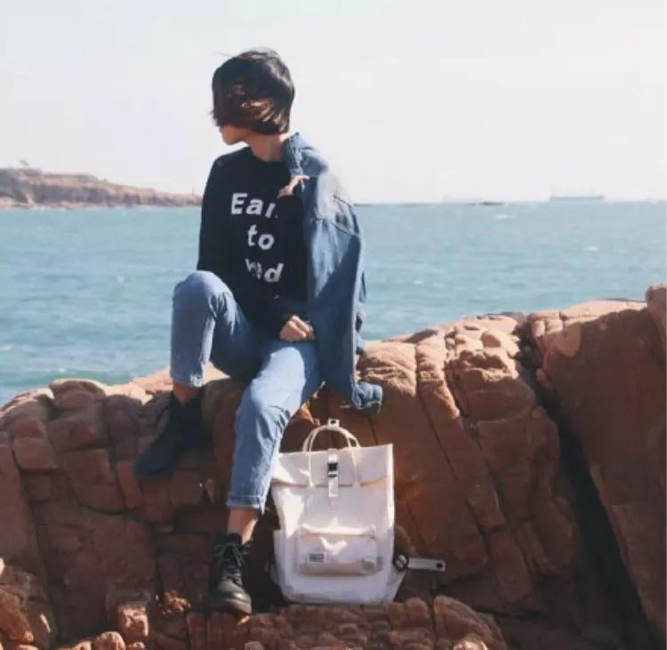 背着舒服的旅行双肩包,日系旅行双肩包