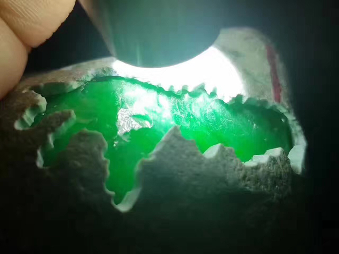 您了解什么是翡翠的种和地吗,翡翠原石怎么样才是最好的