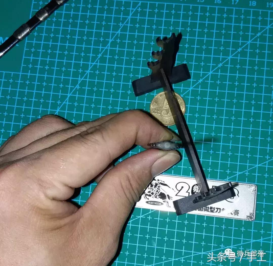 纯手工打造名剑,微型刀剑制作比赛