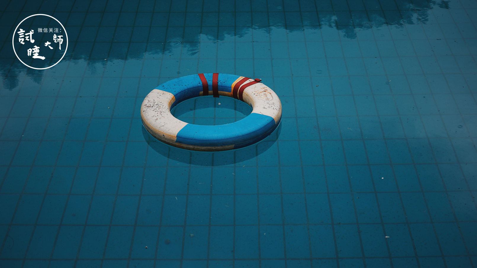 在梯田做成的无边泳池里游泳，私奔去这个隐秘山谷民宿做回野孩子