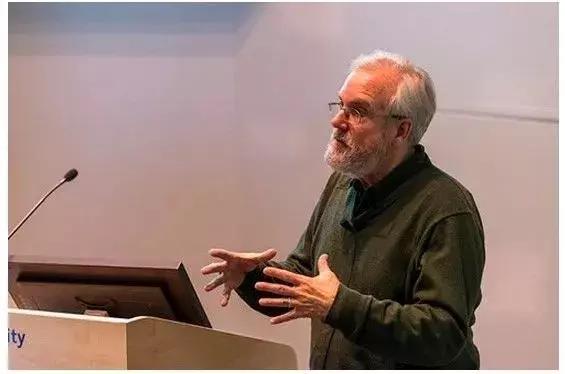 这个昆虫告诉我们人类何时开始穿上衣服？