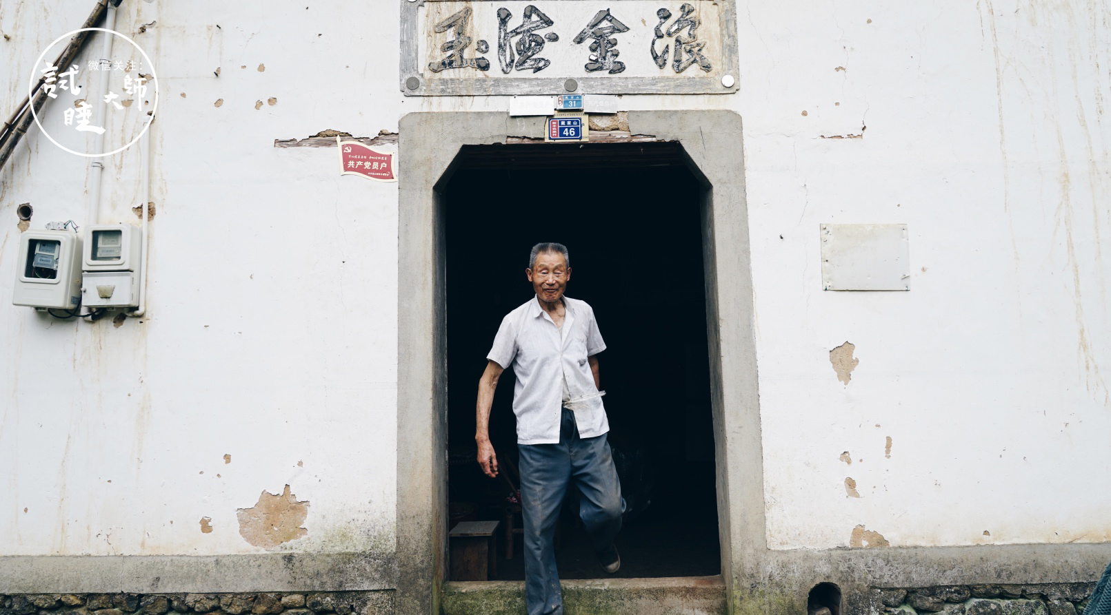 在梯田做成的无边泳池里游泳，私奔去这个隐秘山谷民宿做回野孩子