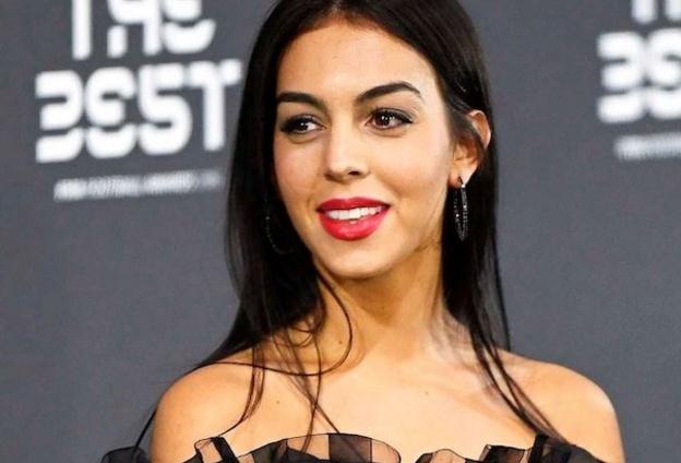 女友将跟随C罗前往意大利，已得C罗母亲认可，这次真的要结婚！