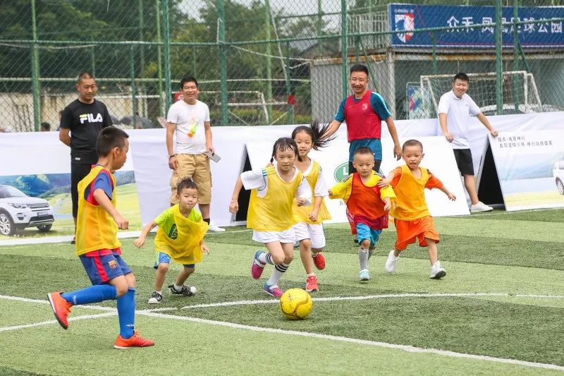 发现足球小将，路虎可是认真的！｜川网现场