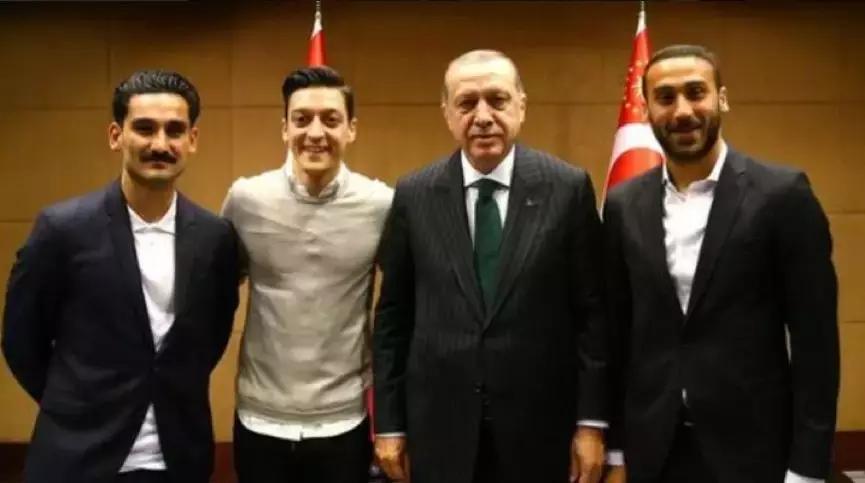 看厄齐尔退出德国国家队,猛然想起一件激怒中国人的恶心事