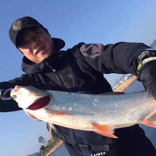 40岁大叔买下一座岛,大叔为钓鱼买下一座岛