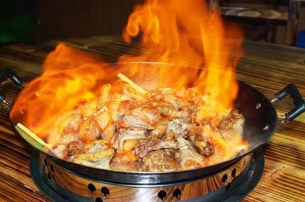 火焰炖大鹅、香辣片片鱼、沙锅串串香、鸭血粉丝汤你更喜欢哪个？