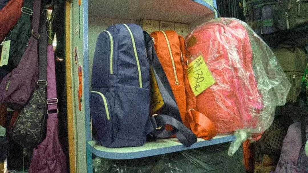 几乎每个莞城人都在这家店买过书包，如今却要跟它说再见了……