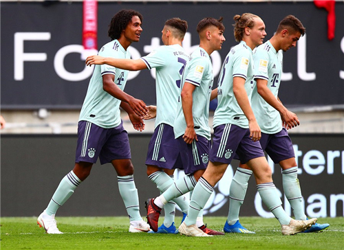 主力损失殆尽,拜仁1:0巴黎赛况直播