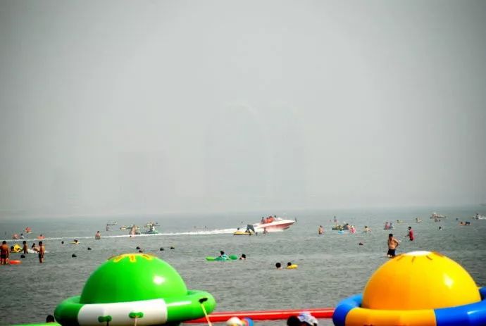 马尔代夫的蓝天绿树水清沙白,北京周边绝美海滩