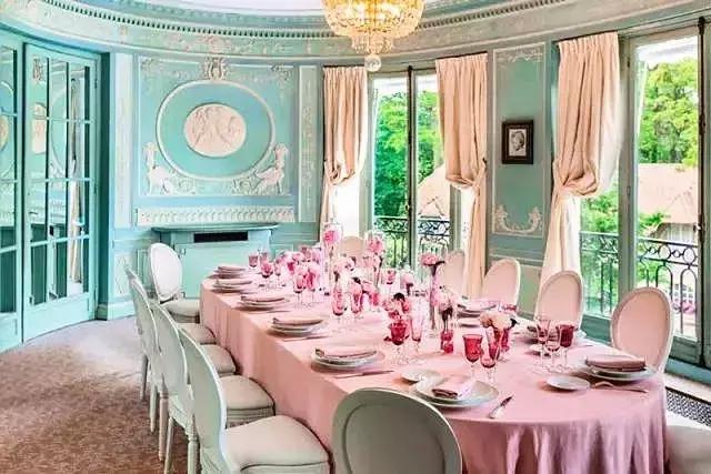 lv跨界酒店推荐,奢侈品牌lv最便宜的单品