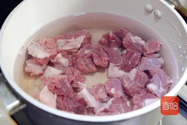 如何煮牛腩又烂又好吃,牛腩如何煮得软烂多汁