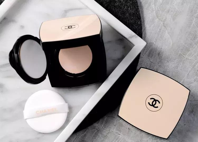 她用200万面霜公开打脸小红书女星？娱乐圈化妆品同款扒料！