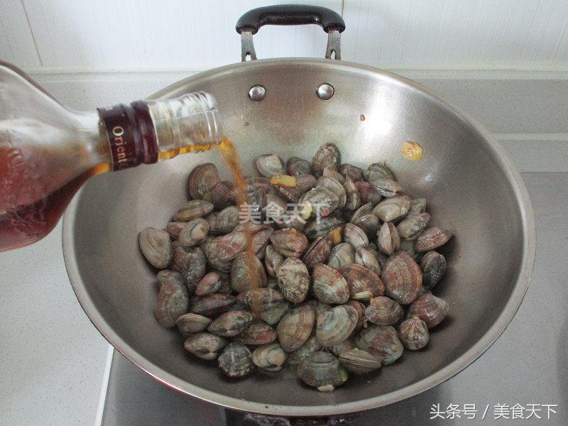 花蛤挑开口的还是不开口的,花蛤放盐还是放油吐沙子