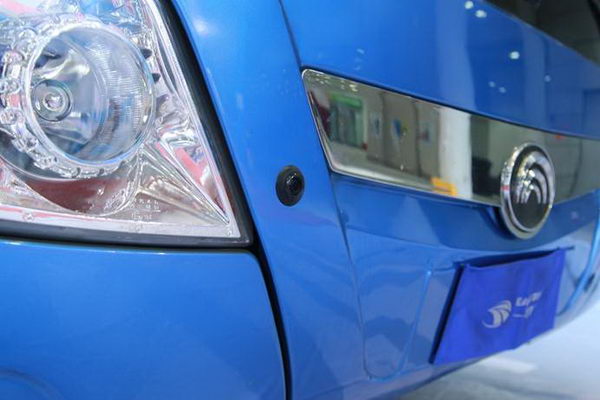 宇通客车和高级客车对比,宇通轻客9座客车实测