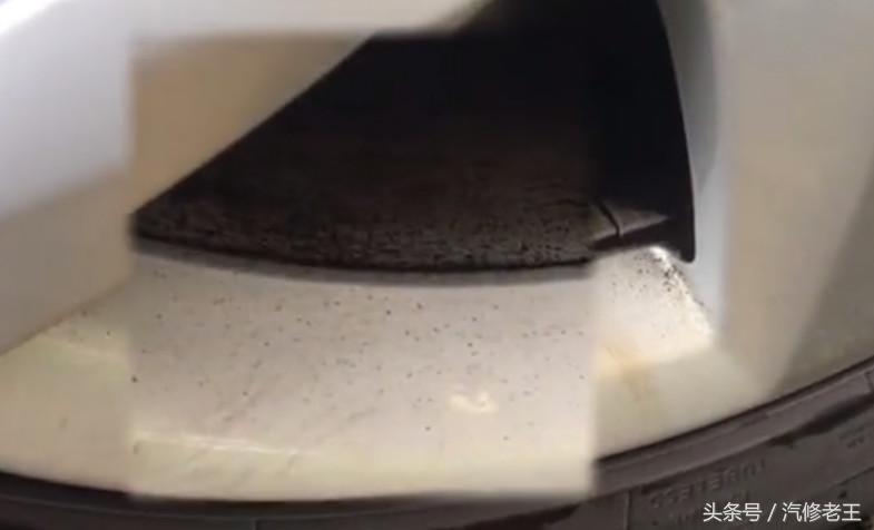 轮毂脏了用洁厕灵行吗,洁厕灵可以清洗轿车轮毂吗