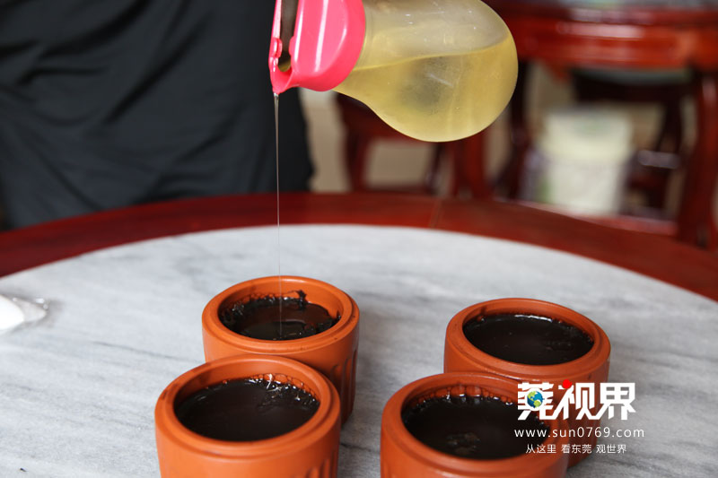 古法熬制的龟苓膏,润心堂古法龟苓膏