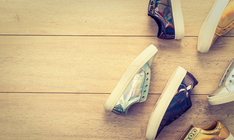 国产的帆布鞋在国外很受欢迎,国货帆布鞋不显logo