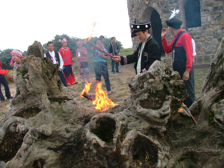 宁可错过世界杯也不要错过云南的火把节！