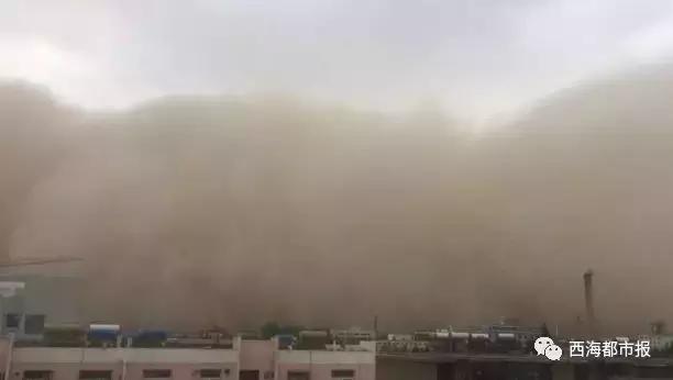 沙尘暴袭击格尔木,漫天黄沙沙尘暴来袭